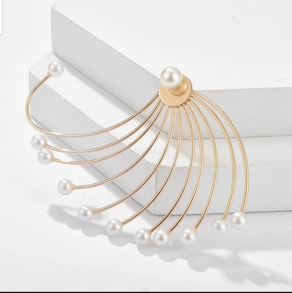 *Kiki* Asymmetrical Earring - Picture 4 of 6